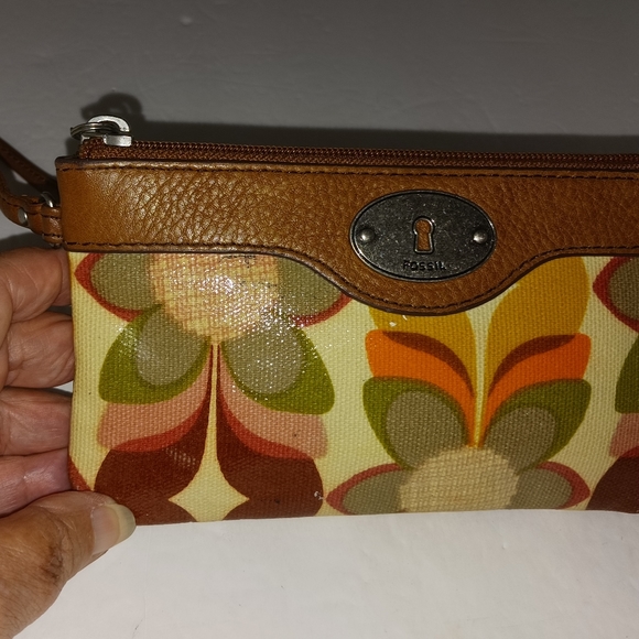 Fossil Key-Per Wristlet - Picture 9 of 9